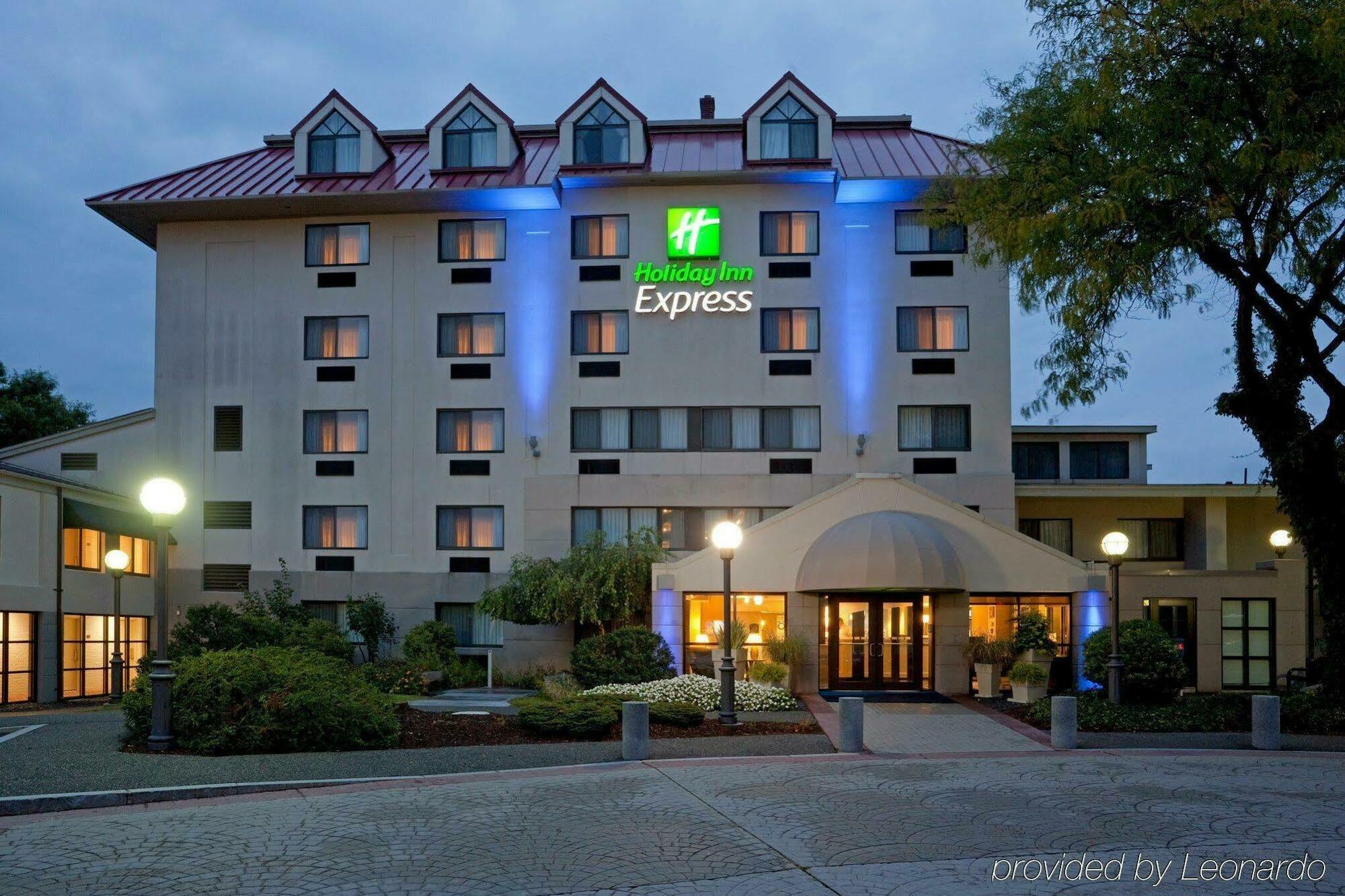 Holiday Inn Express Boston-Waltham, An Ihg Hotel Exterior foto